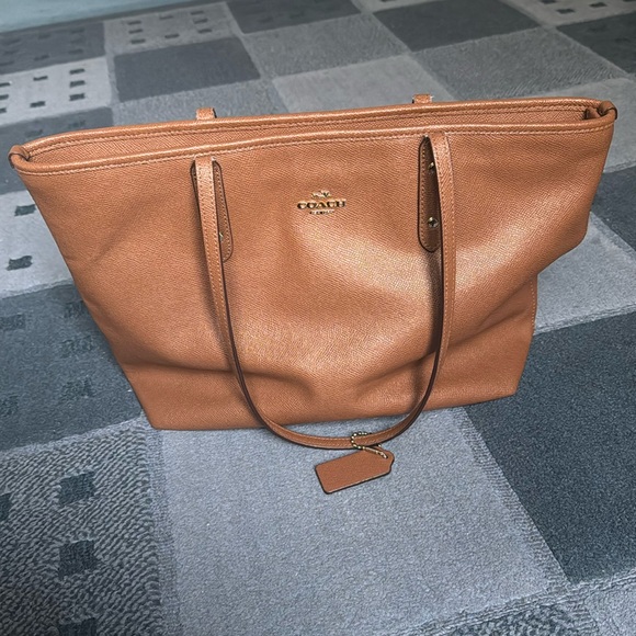 Coach City Zip Tote - Picture 2 of 14